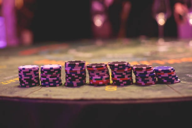 komatoto platform interface showing slot games, live-dealer tables, and sportsbook markets