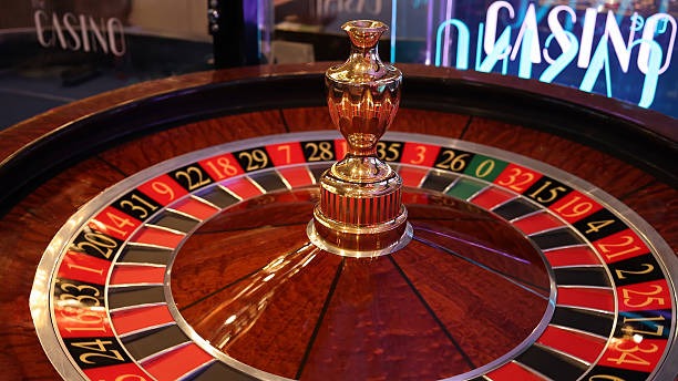 komatoto Shio Game interface showing zodiac symbols and lunar-themed slot reels